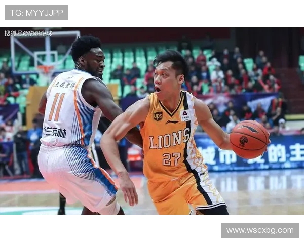 吴易昺现身黄龙体育场支持家乡球队浙江对阵山东赛事精彩上演