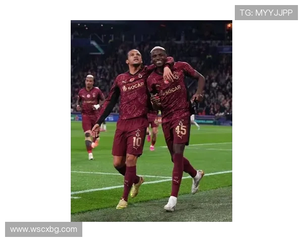 奥斯梅恩成为继C罗和小卢卡斯后第三位欧冠客场对贾府戴帽的球员